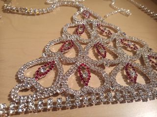 Completo due pezzi a catenina e perline
