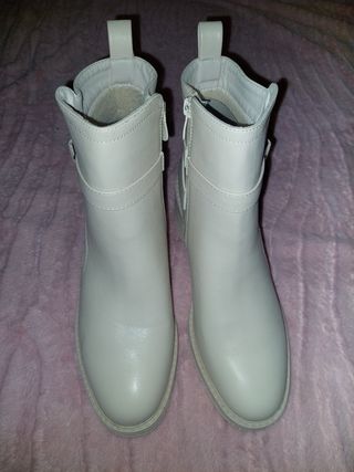 Botas de color crema