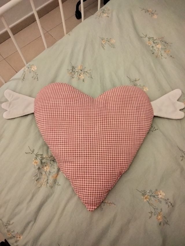 Cojín corazón cuadros