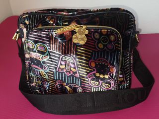 TOUS. Bolso bandolera de terciopelo.