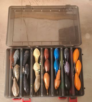 Caja porta plomos de pesca para surfcasting. 
