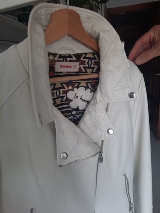 Cazadora polipiel blanca
