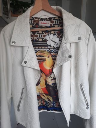 Cazadora polipiel blanca