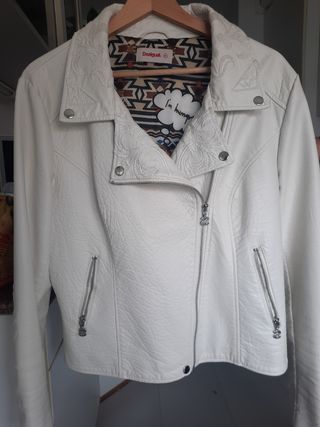 Cazadora polipiel blanca