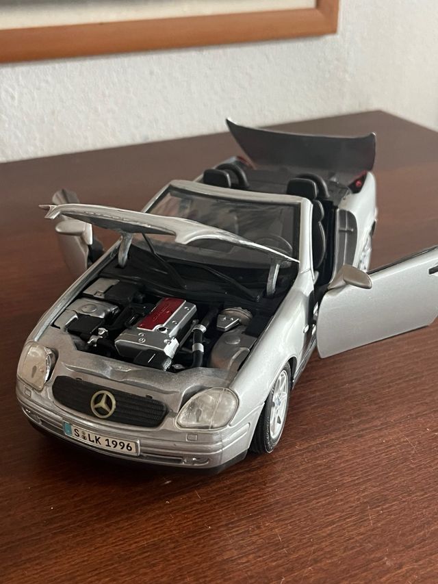 Mercedes Benz SLK 230 1/18 Maisto