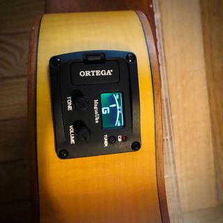 Ukelele Electro-Acústico Ortega con Funda