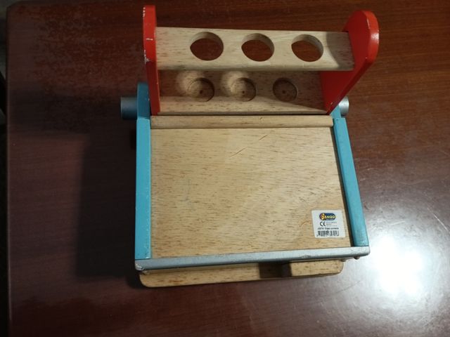 Caja herramientas de madera. Imaginarium
