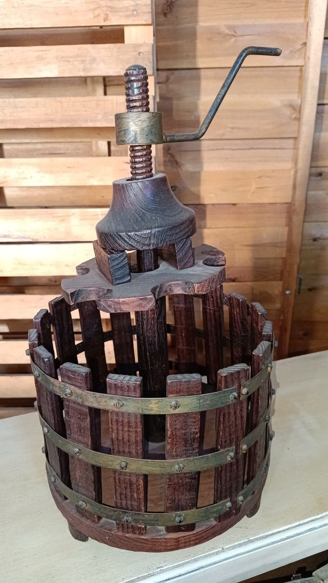 Pressa per vino a 6 unità