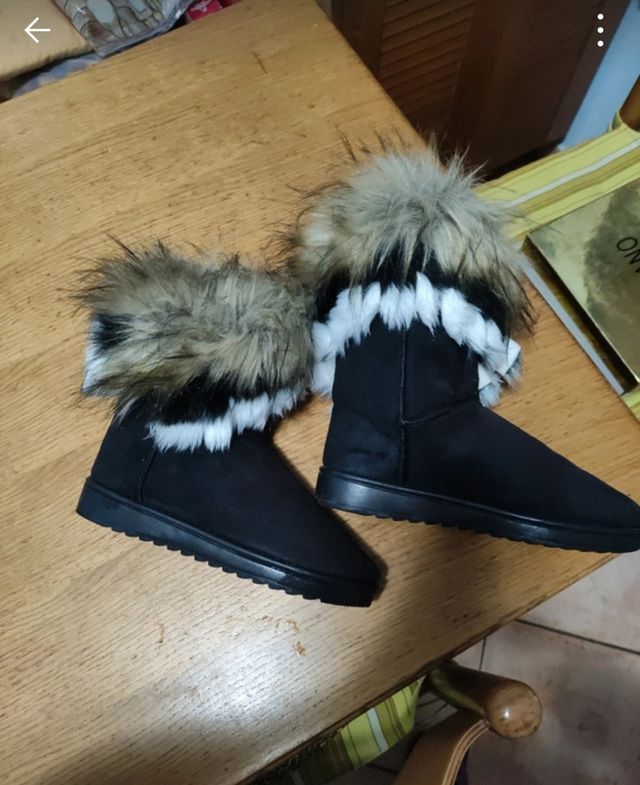 Stivaletti bassi neri con pellicciotto d