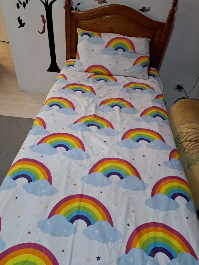 Cama de 90 de madera de pino maciza .