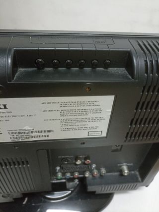 TV OKI 16 PULGADAS CON DVD