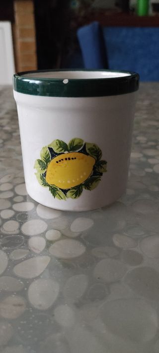 Tazza in ceramica senza manico 