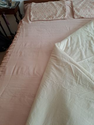 Juego de colcha,edredón, almohadones y cortinas