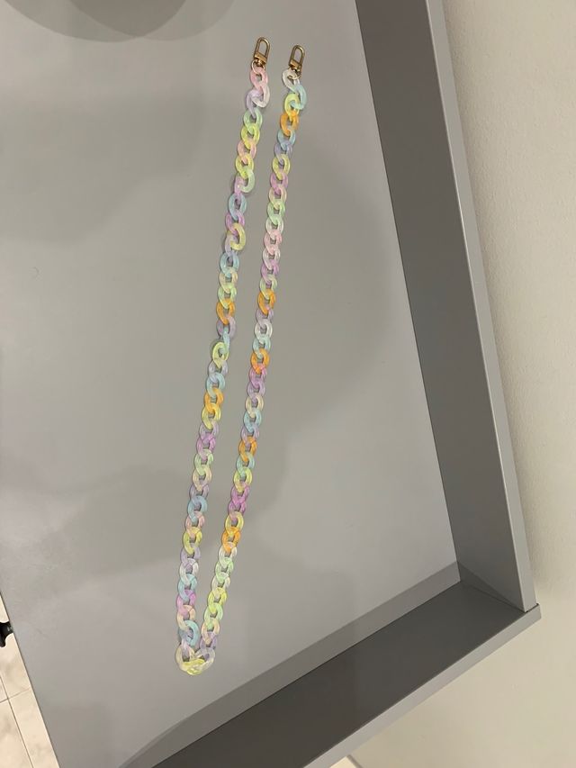 Funda Iphone + cadena de colores