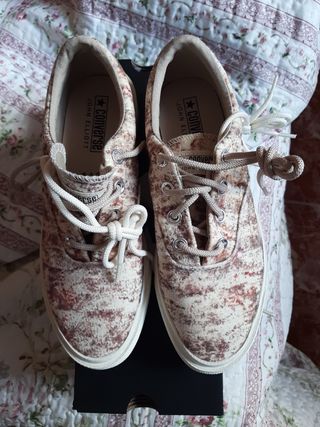 Converse by John Elliot 38.5 y 42.5
