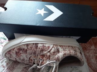Converse by John Elliot 38.5 y 42.5