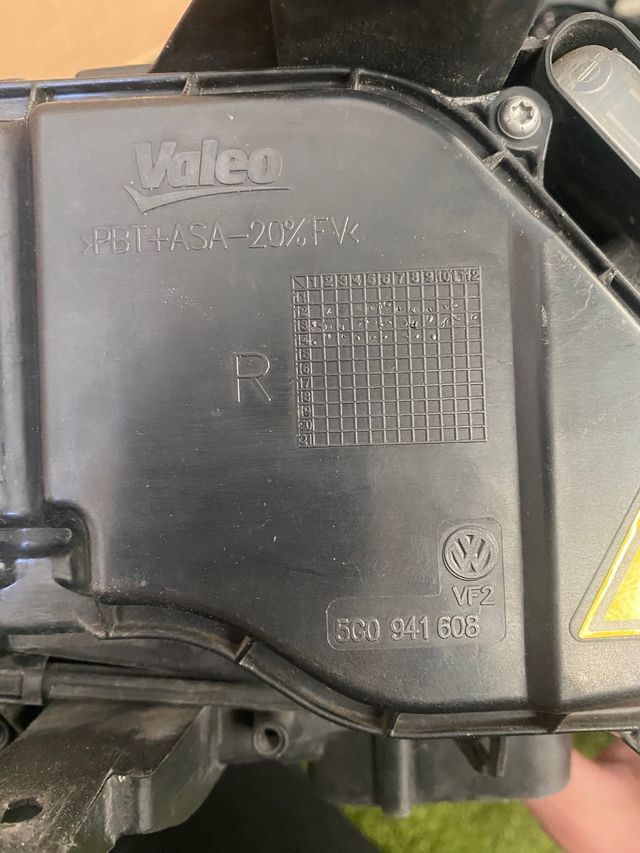 Faro Delantero Der. VW Golf