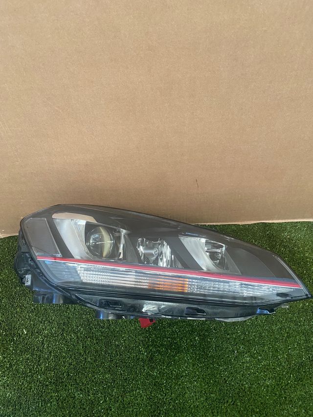 Faro Delantero Der. VW Golf