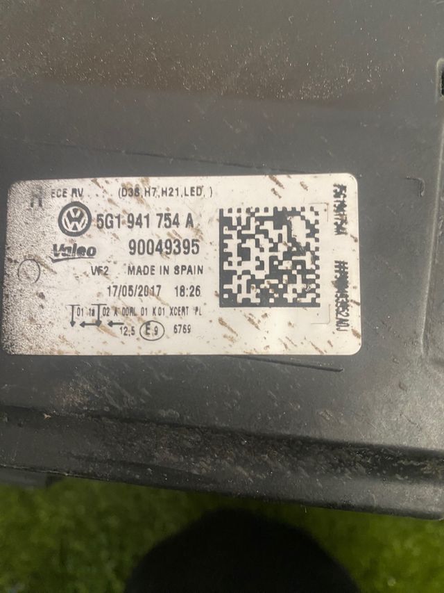 Faro Delantero Der. VW Golf