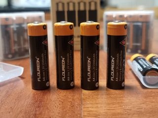 16 Batterie Ricaricabili AA 2500mAh con Box