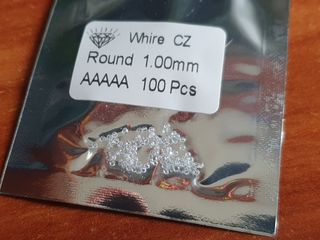 100 Gemas de circonita. Tamaño pequeño 1.0mm