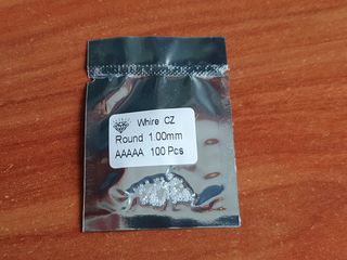 100 Gemas de circonita. Tamaño pequeño 1.0mm