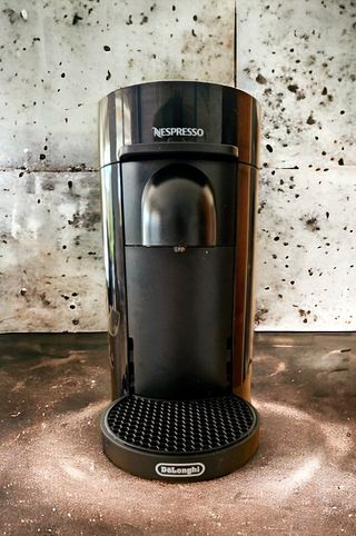 Oferta única. Cafetera Nespresso Delonghi