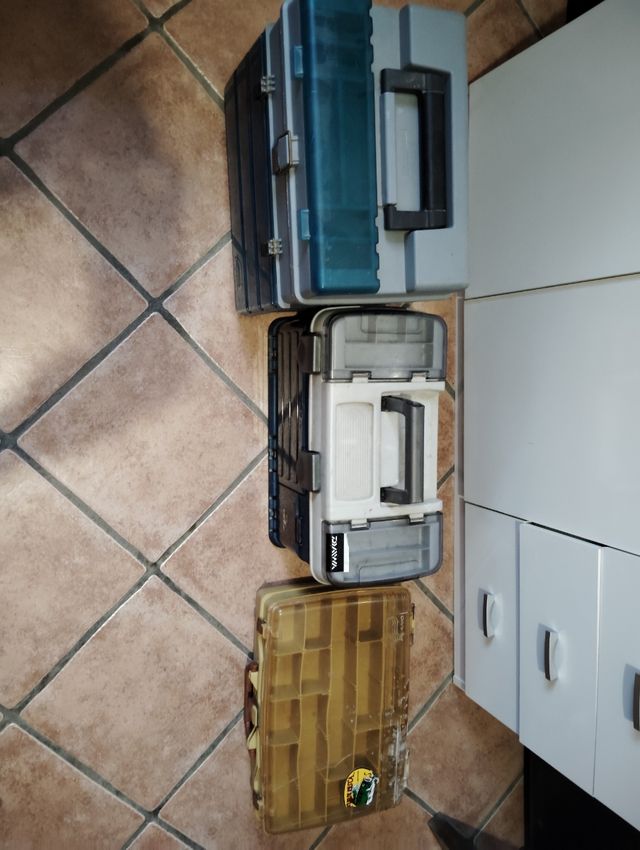 Cajas de pesca marca plano