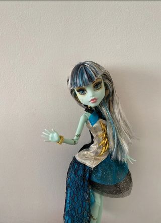 Muñeca Monster High Frankie Stein 13. Atuendo de o