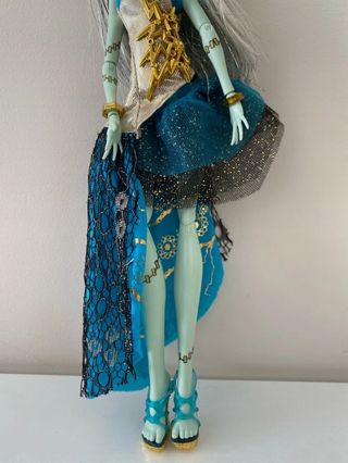 Muñeca Monster High Frankie Stein 13. Atuendo de o