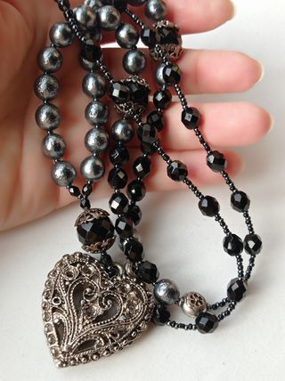 Collar perlas grises y cristal checo