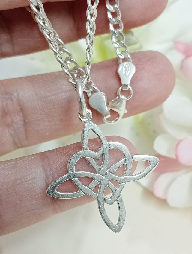 Pulsera nudo de bruja corazón amor plata de ley