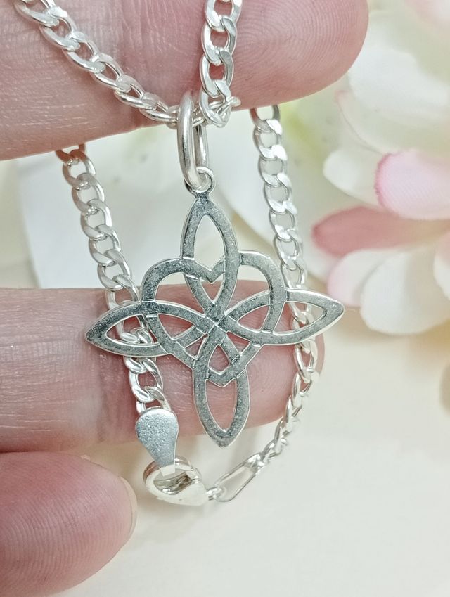 Pulsera nudo de bruja corazón amor plata de ley
