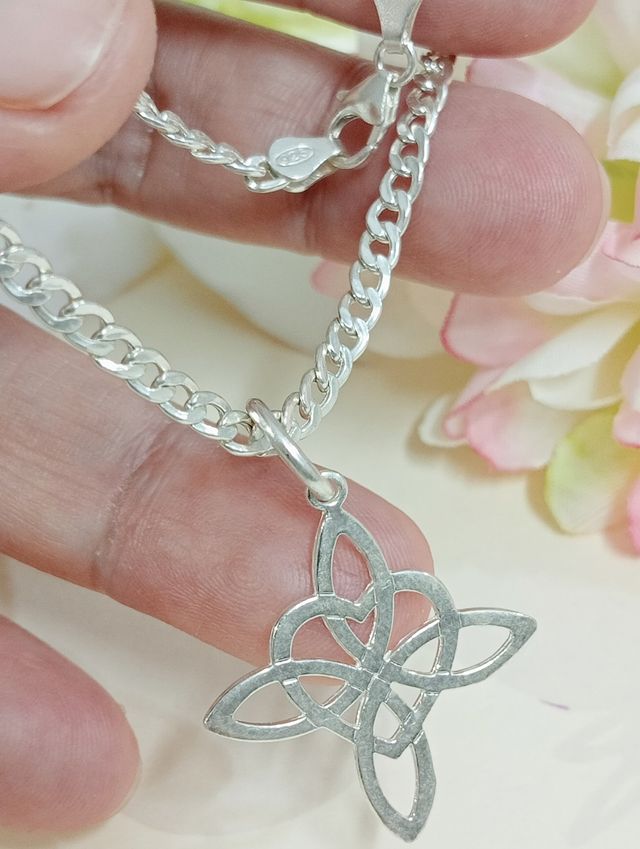 Pulsera nudo de bruja corazón amor plata de ley