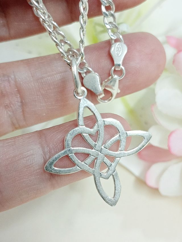 Pulsera nudo de bruja corazón amor plata de ley