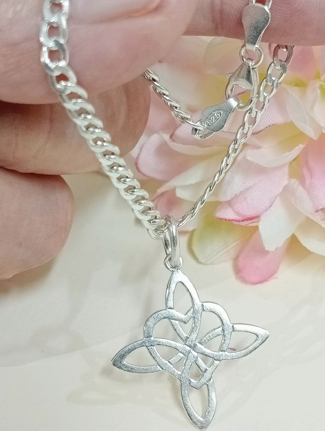 Pulsera nudo de bruja corazón amor plata de ley
