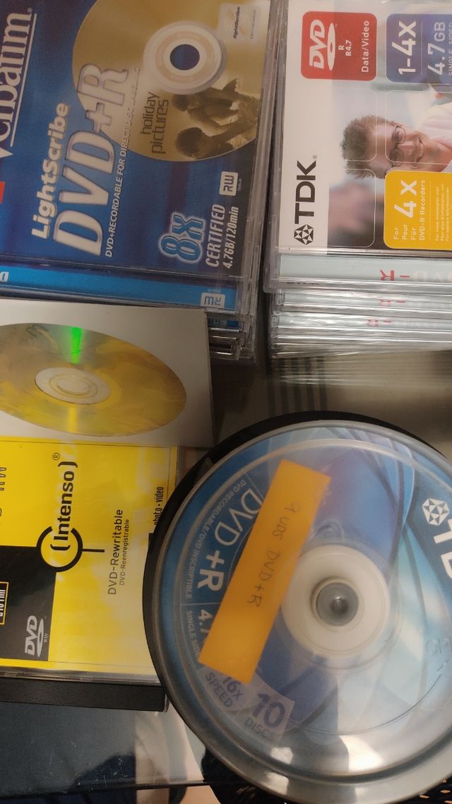 Lote 59 CDs y DVDs grabables nuevos