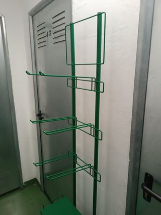Dos expositores tienda