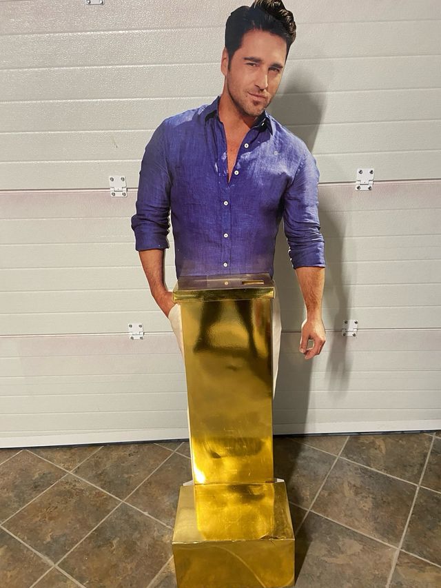 Bustamente de carton a tamaño real