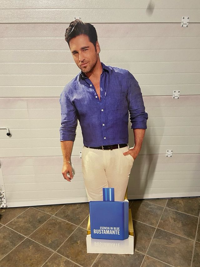 Bustamente de carton a tamaño real