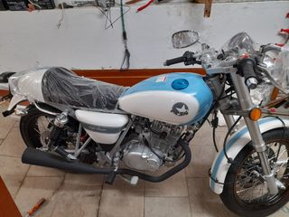 Moto Mash 125 Core Race