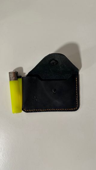 Cartera de cuero hecha a mano