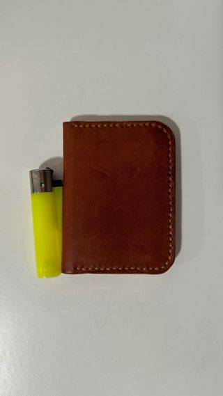 Cartera de cuero hecha a mano