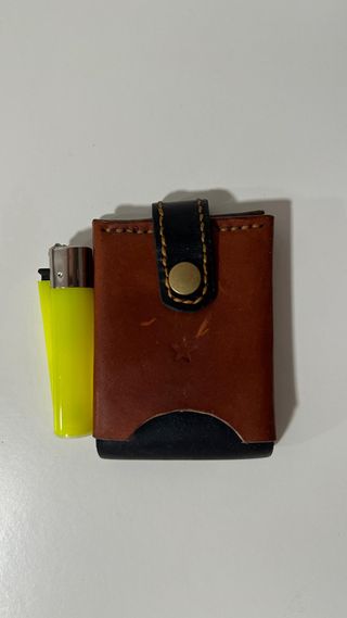 Cartera de cuero hecha a mano