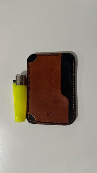 Cartera de cuero hecha a mano