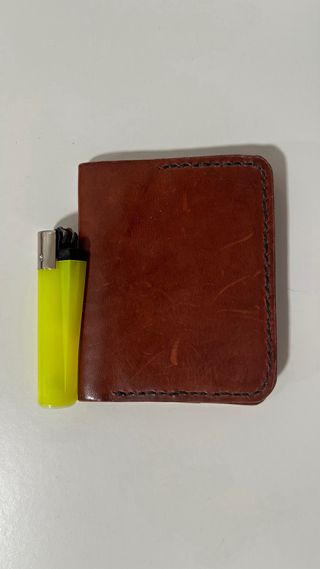 Cartera de cuero hecha a mano