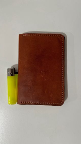 Cartera de cuero hecha a mano