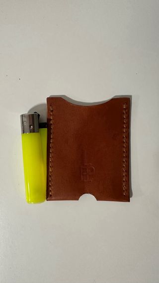 Cartera de cuero hecha a mano