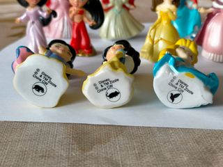 Lote 18 muñecas princesas Disney Zizzlingers