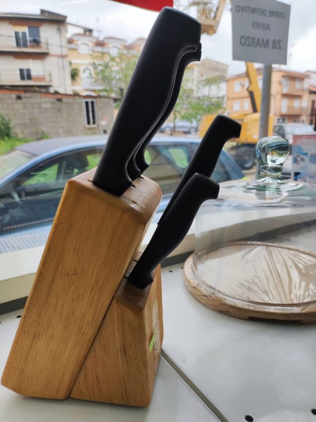 Juego de seis cuchillos con soporte